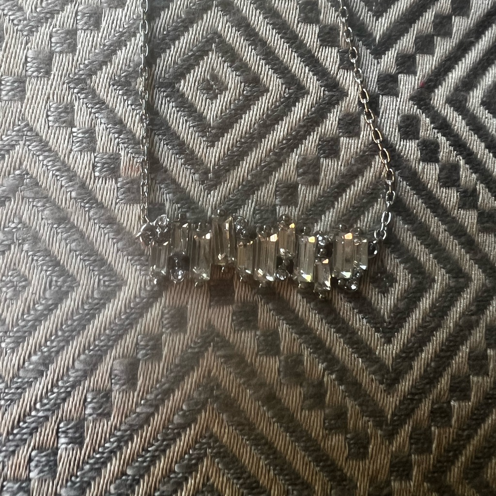 French Connection Silver Crystal Necklace Nwt 20$